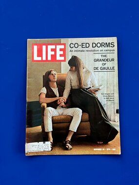 VTG Life Magazine: November 20 1970 - Rod Singler & Cindy Stewart at Oberlin